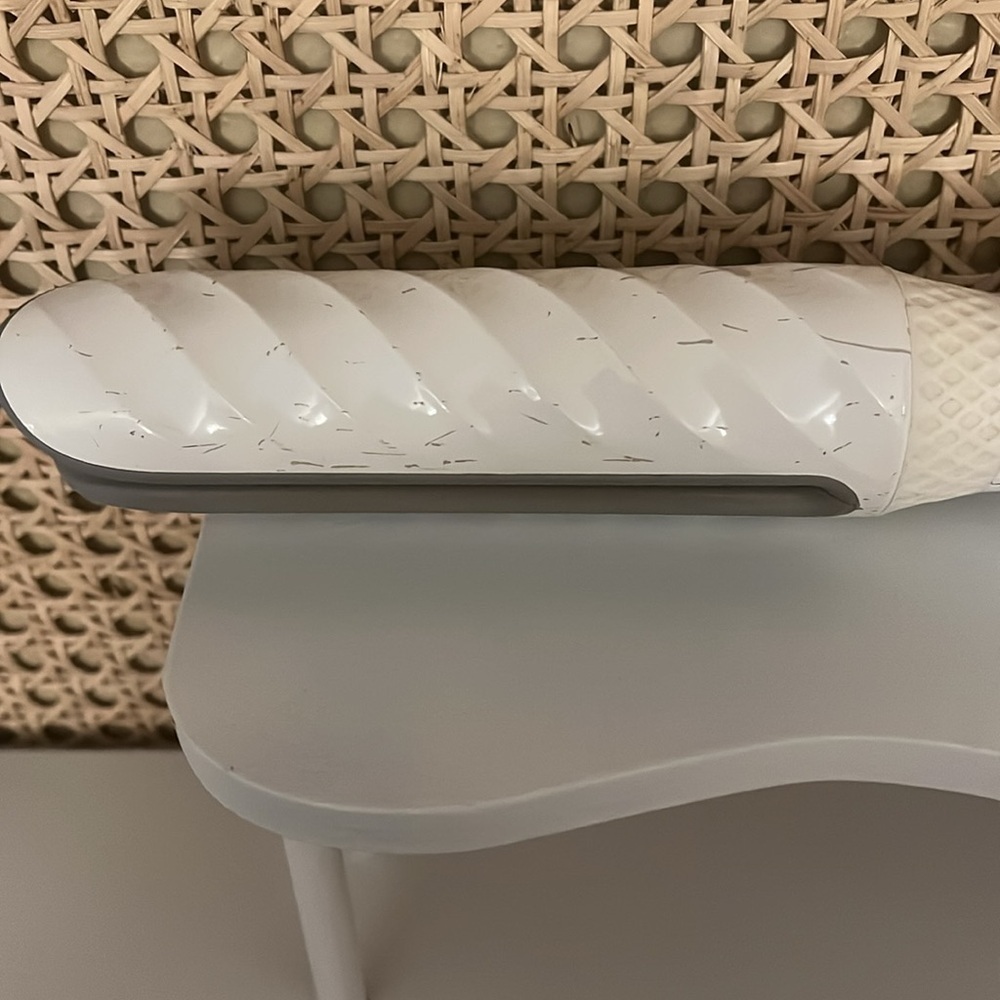 Rosebud White Hair Styling flatiron straightener - Picture 2 of 3